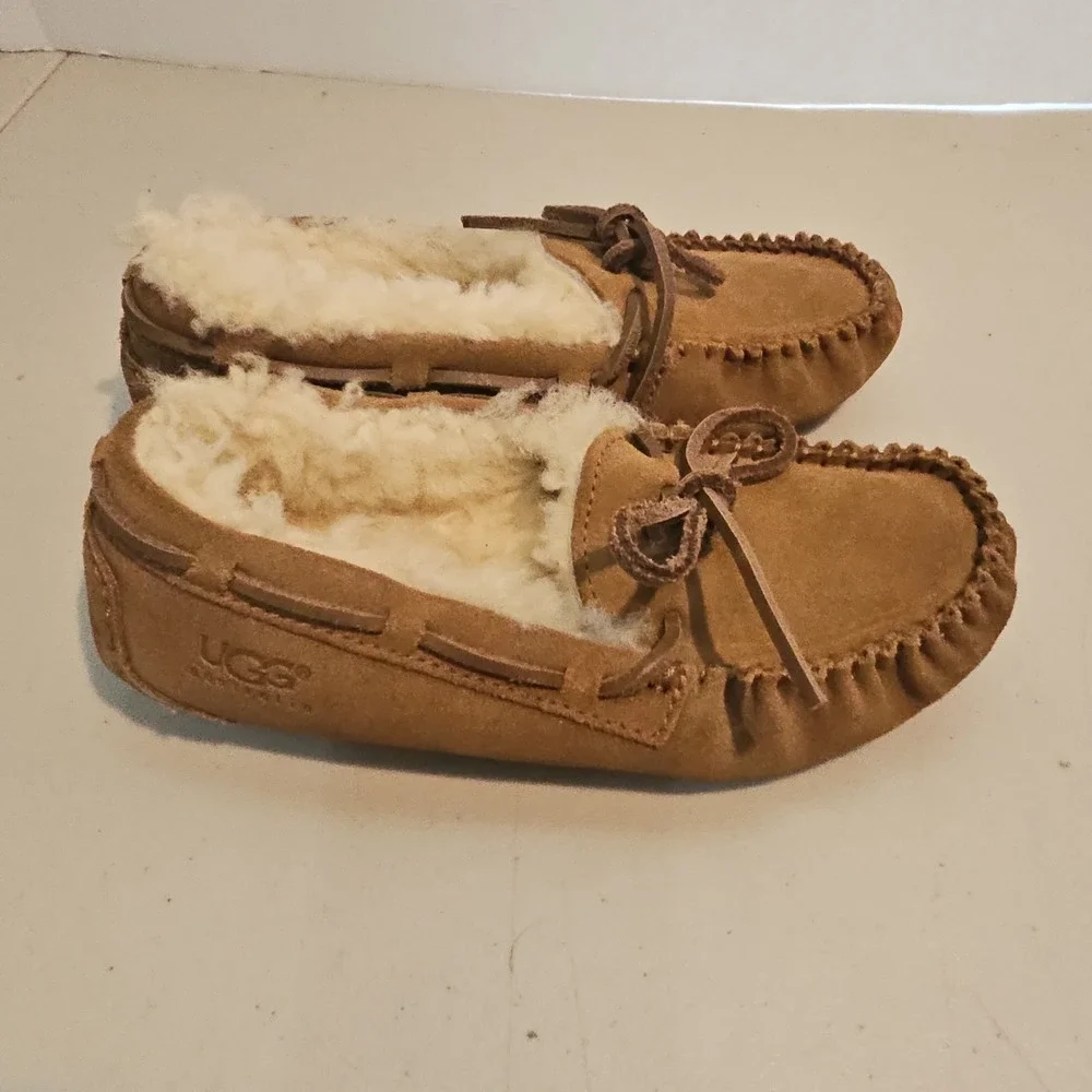 UGG Kid's Youth 1 EU 31 Dakota Slipper Style 5296 - Chestnut Slip-On Shoes